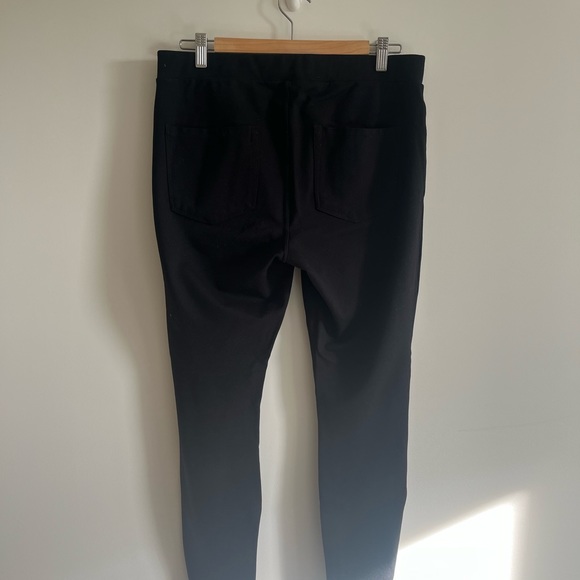 BLANKNYC Jeggings. Black. Size 31. - Picture 4 of 4